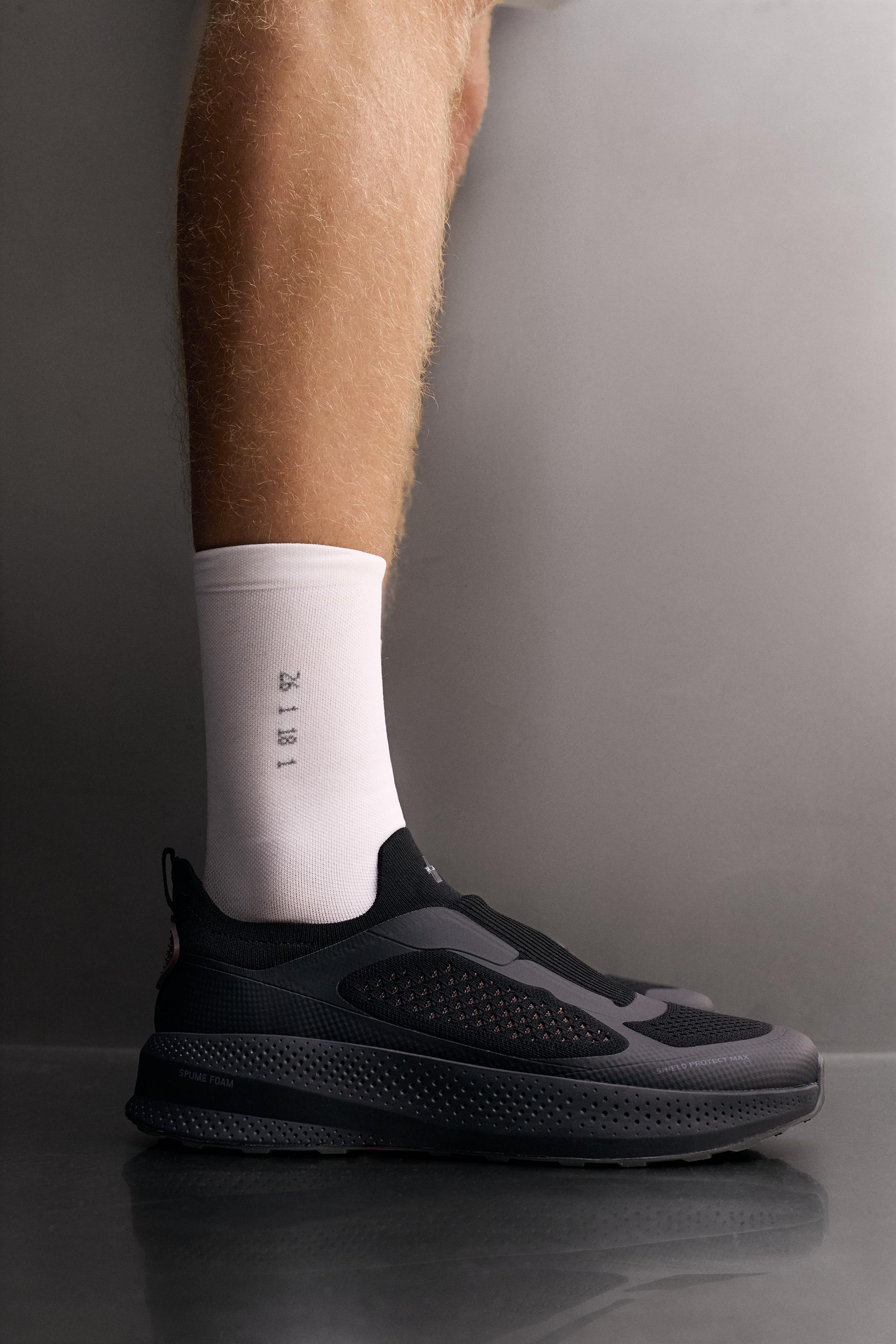 TRAIL RUNNING SNEAKERS